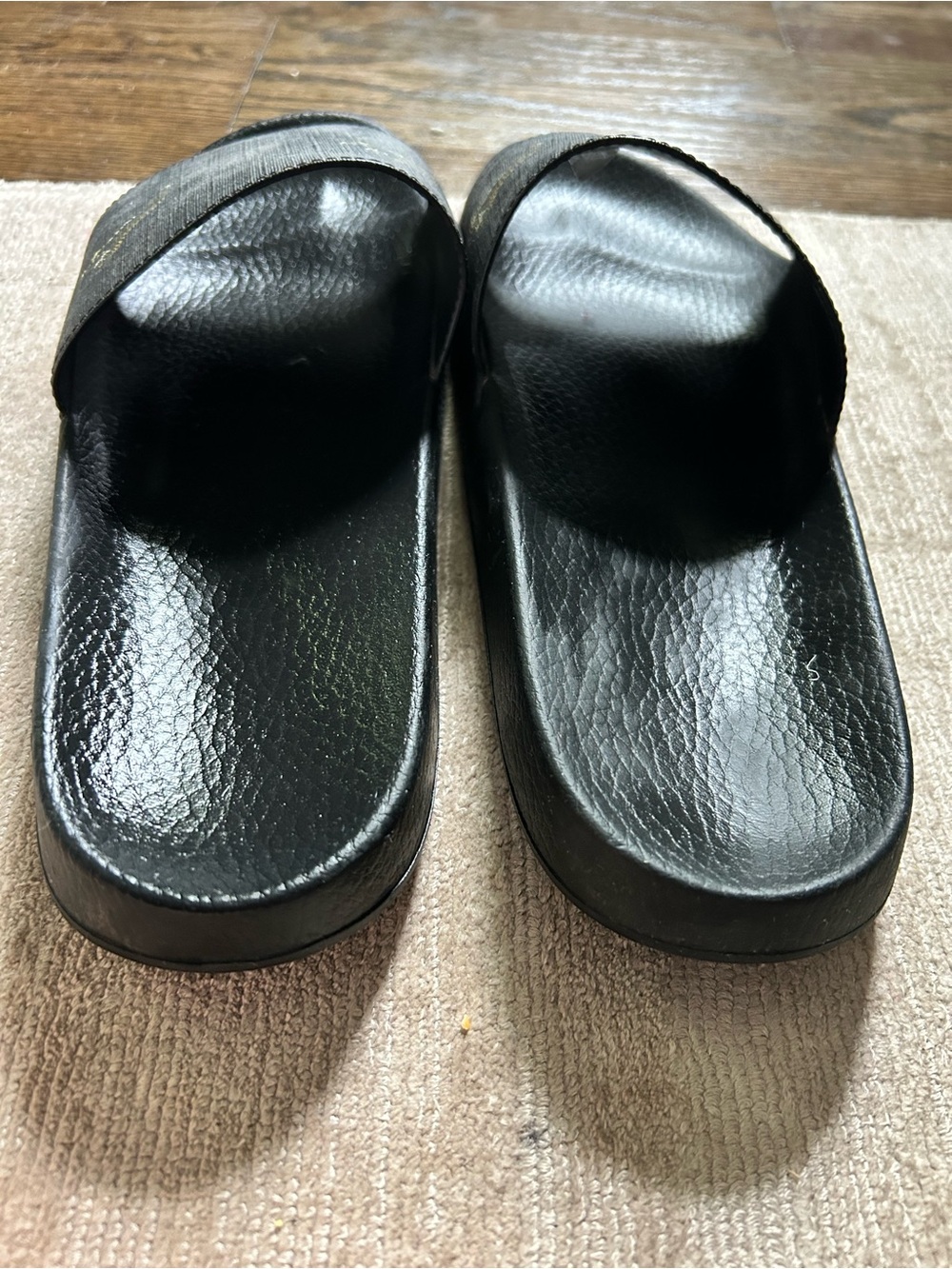 Gucci GG Supreme Tiger Print Black Sandals - like new - Picture 3 of 10